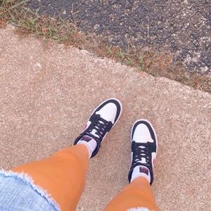 Nike Jordan 1 mids magentas